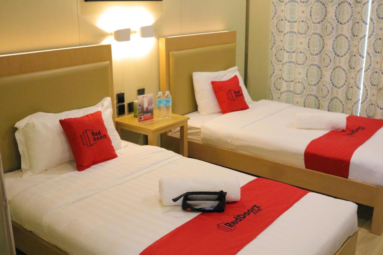 Reddoorz Plus @ As Fortuna Cebu Extérieur photo