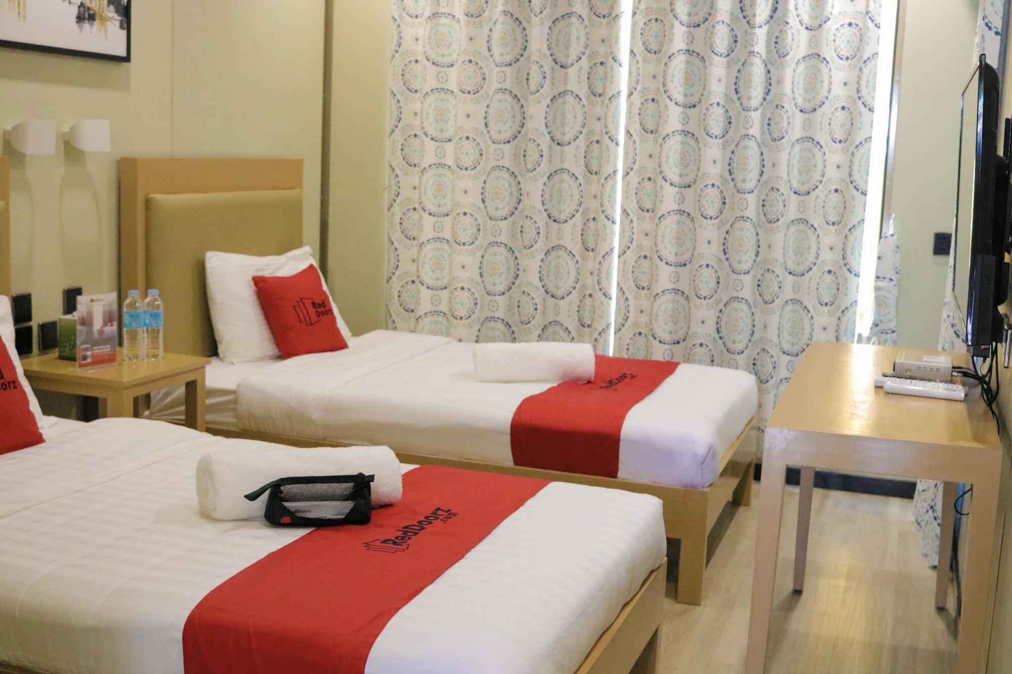Reddoorz Plus @ As Fortuna Cebu Extérieur photo